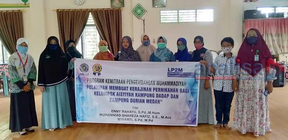 Dosen UMSU Gelar PKPM Pelatihan Buat Kerajinan Pernikahan