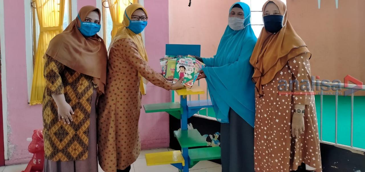 Keren, Dosen PGSD UMSU Bangun Pojok Baca
