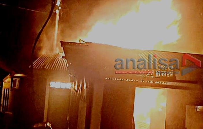 Pemilik Sedang Solat Subuh di Masjid, Satu Rumah Terbakar di Sidimpuan