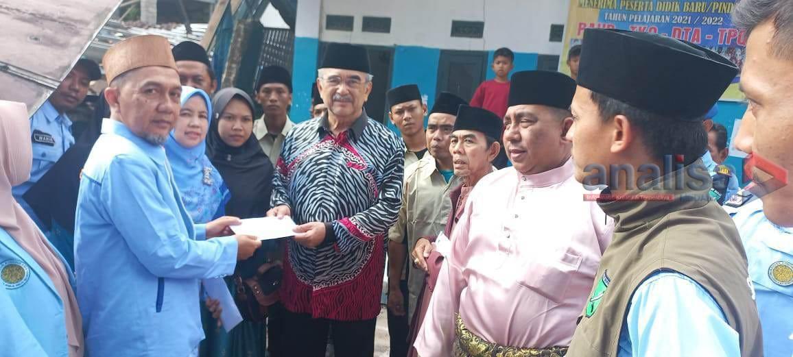 Presiden DMDI Tun Seri Setia HM Ali Rustam Bantu Korban Gempa Cianjur Rp400 Juta
