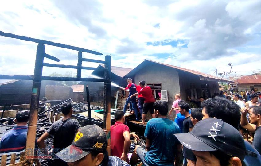 Siang Bolong, 3 Rumah Petani di Sidimpuan Terbakar