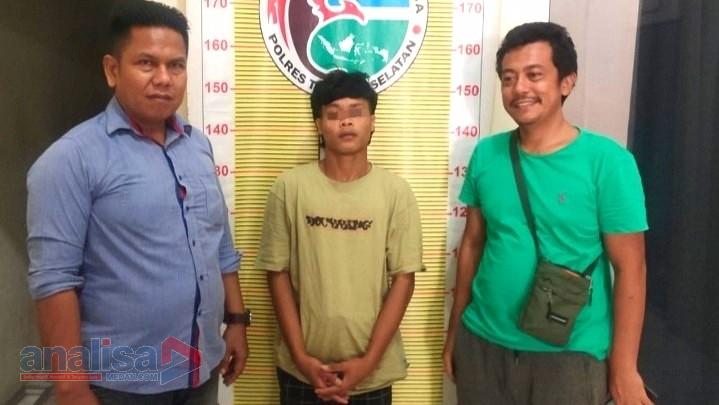 Apes! Saat Razia Pungli, Pemuda Ini Sedang Isap Ganja Dalam-Dalam
