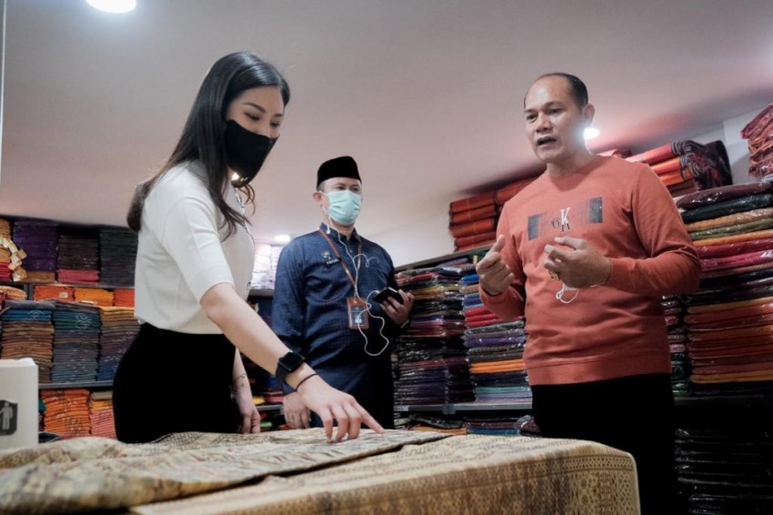 Galeri Ulos Sianipar Wakili Sumut Dalam Karya Kreatif Indonesia