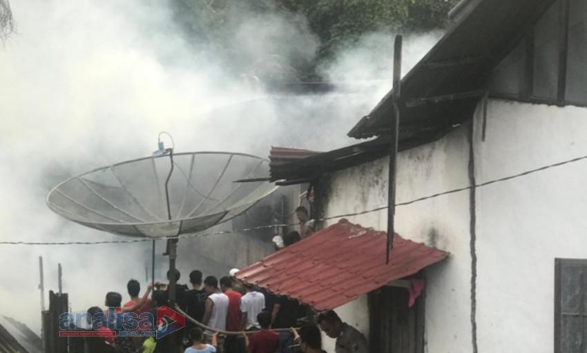 BreakingNews, Dua Rumah Terbakar Di Silayang-Layang Kota Padangsidimpuan