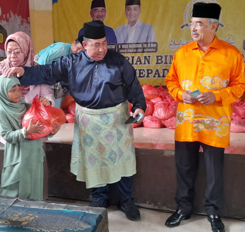 Presiden DMDI Tun seri setia HM Ali Rustam Bagikan 500 Bingkisan Gratis Kepada Masyarakat Kurang Mampu di Percut Sei Tuan