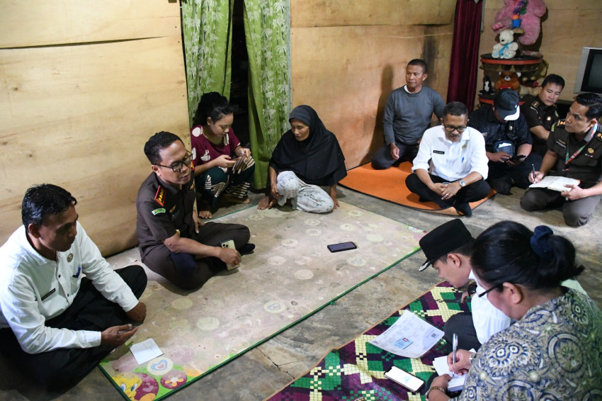 Kejari Padangsidimpuan Door To Door Berikan Penyuluhan Hukum