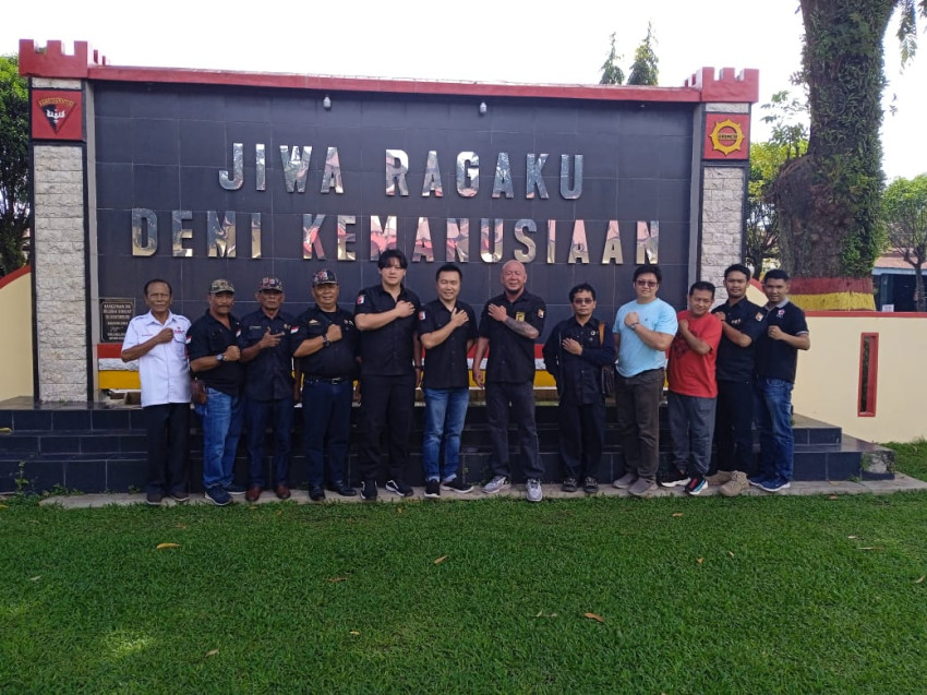 Jaguar Tactical Shooting Club Bersama Perbakin Pengkot Pematangsiantar dan Brimob Subden 2 Gelar Bakti Sosial