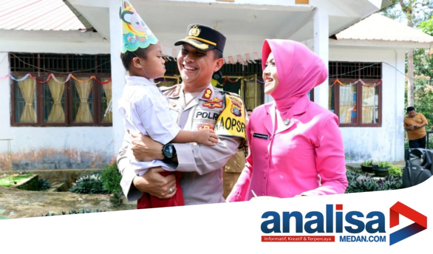 Momen Kapolres Bersama Ibu Ketua Bhayangkari Dengan Senyum Indah Temui Anak-Anak 'Spesial' di Tapsel