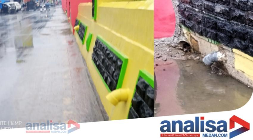 Telan Anggaran Rp.2 Miliar, Pipa Drainase Halaman Bolak Langsung ke Jalan Nasional Padangsidimpuan