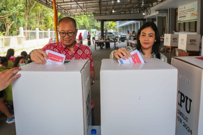 Usai Salurkan Hak Pilih Bersama Istri, Paul Baja: Semoga yang Tebaik Menang