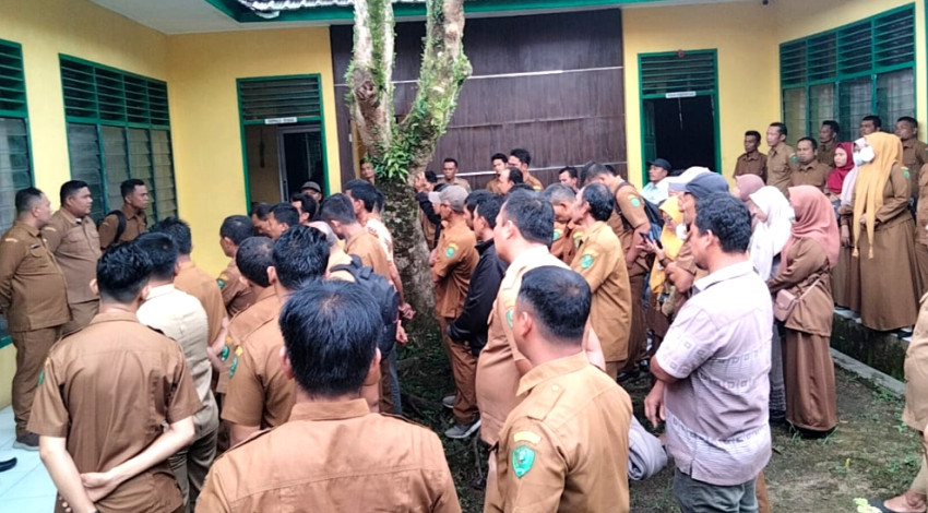 Protes, Perangkat Desa Se-Kota Padangsidimpuan Geruduk Dinas PMD
