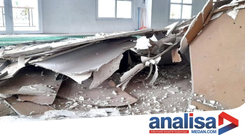 Telan Anggaran Puluhan Miliar, Plafon Masjid Al-Abror Sidimpuan Ambruk Jelang Ramadhan