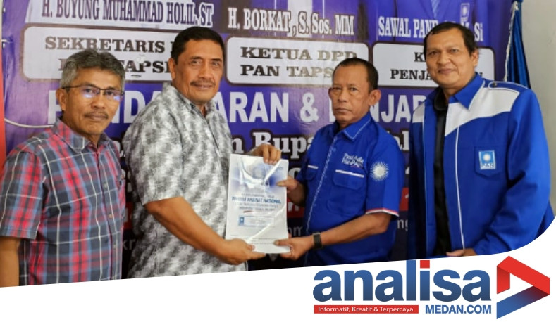 Resmi, Parulian Mantan Sekda Tapsel Serahkan Berkas Pendaftaran Bakal Calon Bupati
