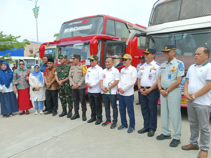 Pj Gubernur Sumut Lepas 66 Bus Mudik Gratis Membawa 2.500 Pemudik