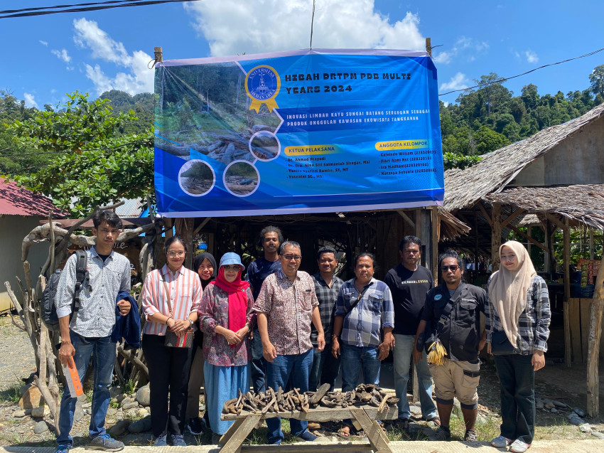 Tim PKM UMA Sosialisasi Inovasi Limbah Kayu Sungai sebagai Produk Unggulan Kawasan Ekowisata Tangkahan