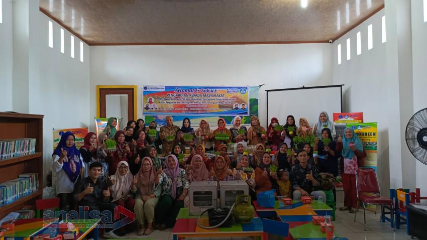 Dosen UMA Berdayakan Kelompok PKK Desa Tanjung Sari Deli Serdang  dalam Implementasi Kreasi Pangan Berbasis Microgreen Menuju Desa Bebas Stunting