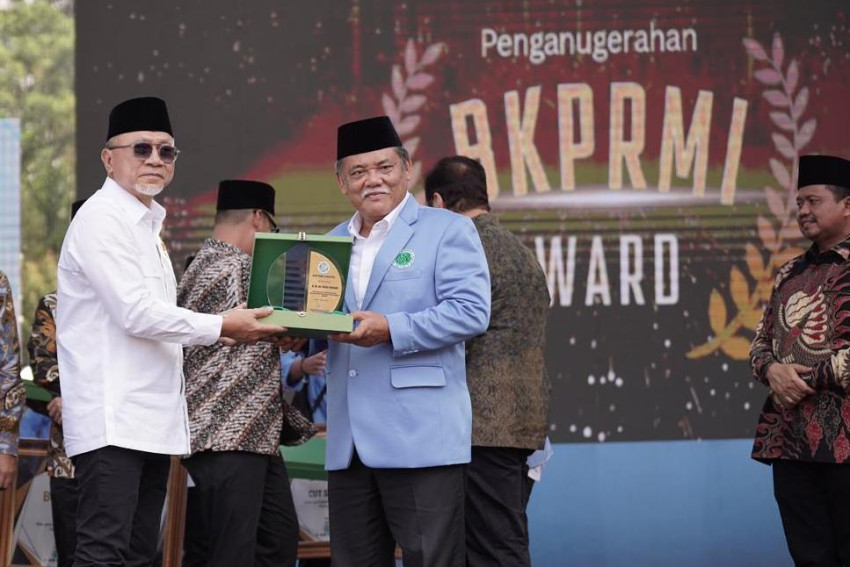 Yusuf Siregar Terima Anugerah &lsquo;BKPRMI Award&rsquo;