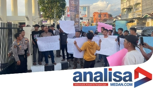 Sejumlah Warga Datangi Polres Padangsidimpuan Minta Penahanan Rekannya Ditangguhkan