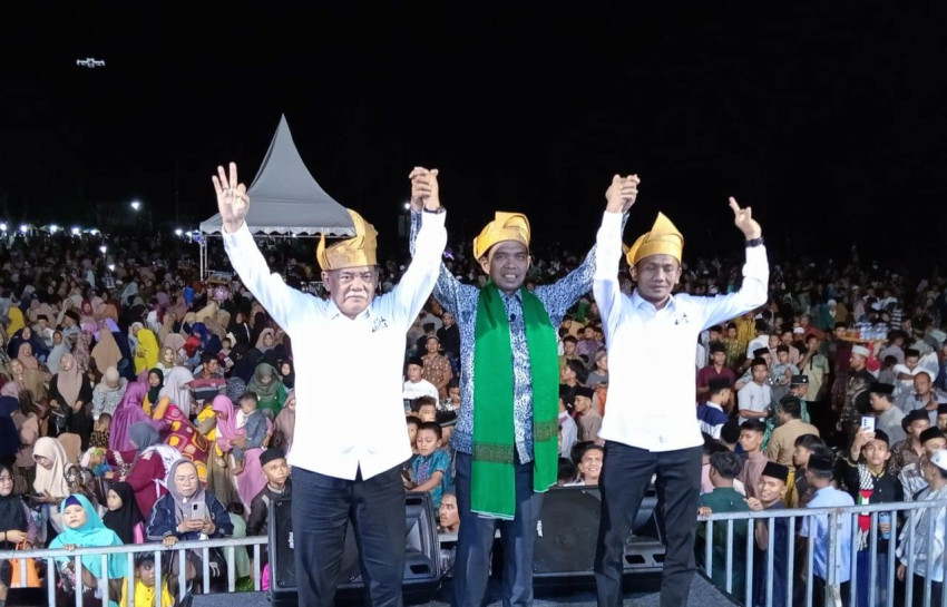 Ustaz Abdul Somad Ajak Masyarakat Deliserdang Coblos Pasangan Yusuf-Bayu, Puluhan Ribu Masyarakat &lsquo;Banjiri&rsquo; Tabligh Akbar