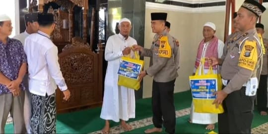 Jumat Curhat, Kapolres Tapteng Ajak Masyarakat Tertib Berlalu Lintas