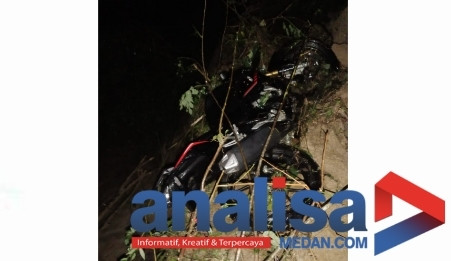 Dikabarkan Pengendara Septor Hilang Saat Longsor di Sidimpuan