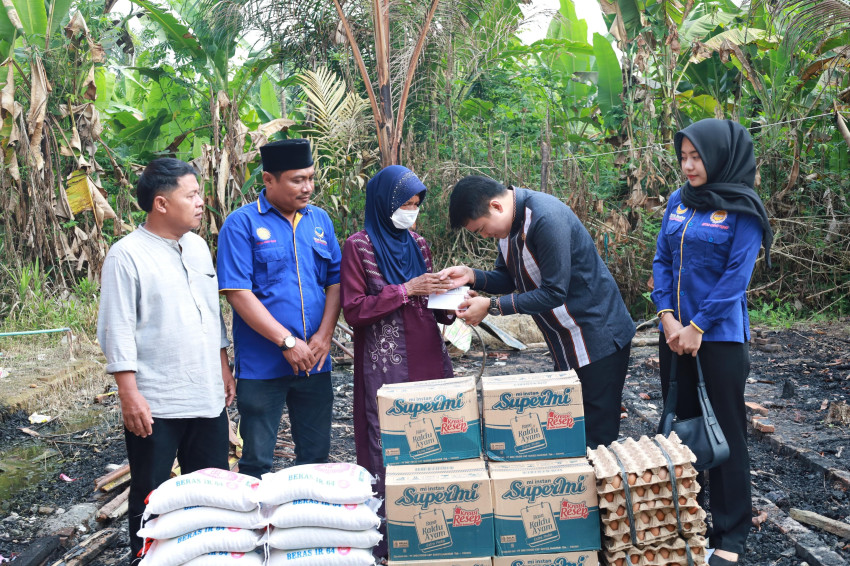 Wakil Ketua DPRD Sumut Ricky Anthony Berikan Bantuan Kepada Korban Kebakaran di Langkat