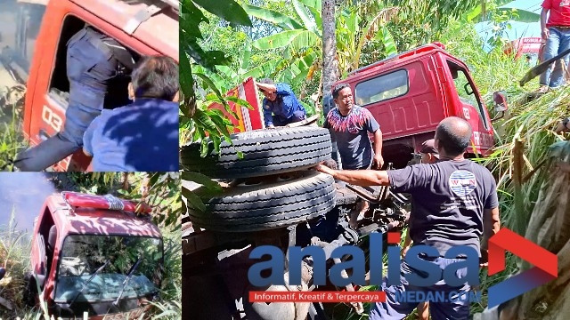 Mobil Damkar Terbalik Saat Hendak Padamkan Kebakaran di Sidimpuan