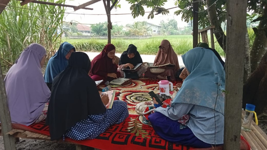 Ustazah Jamilah: Menebar Cahaya dari Huruf-Huruf Langit