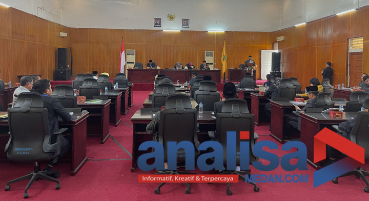 DPRD Sidimpuan Rama-Ramai Merokok di Ruang Paripurna ,Asap Mengepul'
