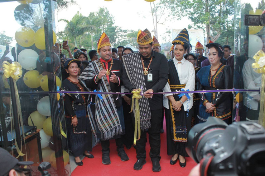 Gubsu Resmikan Gedung Perpus Pakpak Bharat Berbiaya 10 Milar Lebih