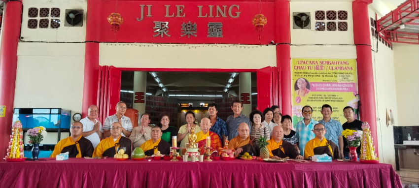 YM Bhiksu Dharma Virya Mahasthavira Pimpin Sembahyang Chau Tu di Yayasan Marga Ong