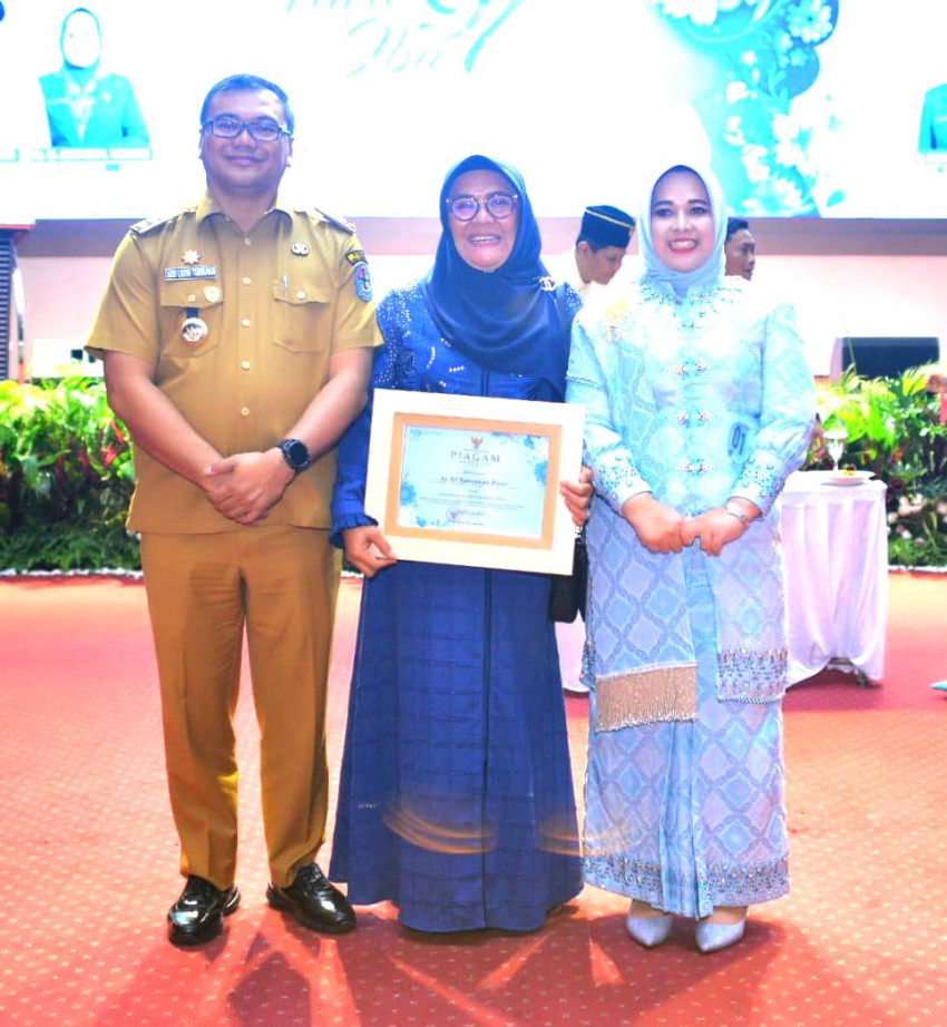 Sri Rahmawaty Barus Terima Penghargaan &ldquo;Perempuan Pelopor Pembangunan&rdquo;