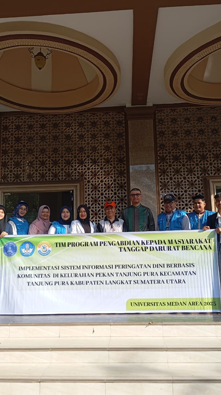 Tim PKM UMA  Beri Pelayanan Kesehatan dan Bantuan Sembako kepada Korban Banjir di  Kelurahan Pekan Tanjung Pura Langkat
