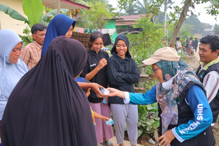 Bersama Kemenag - UIN Sumut Salurkan Bantuan untuk Korban Banjir