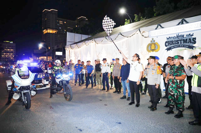 Kapolrestabes Medan Pimpin Patroli Skala Besar Malam Natal, Tinjau HKBP Sudirman dan Katedral
