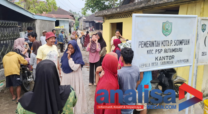 Bantuan Banjir Tak Tepat Sasaran! Warga Geruduk Kantor Desa di Sidimpuan. APH Diminta Panggil Kades dan Perangkat Desa